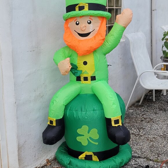 St. Patricks Day Leprechaun Inflatable - Picture 1 of 2